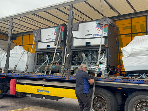 Two HP Indigos leaving Bakers